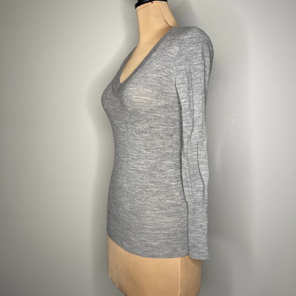 J.Crew Gray 100% Merino Wool Minimalist V-neck Sweater XXS 2XS Petite Friendly - Picture 4 of 9